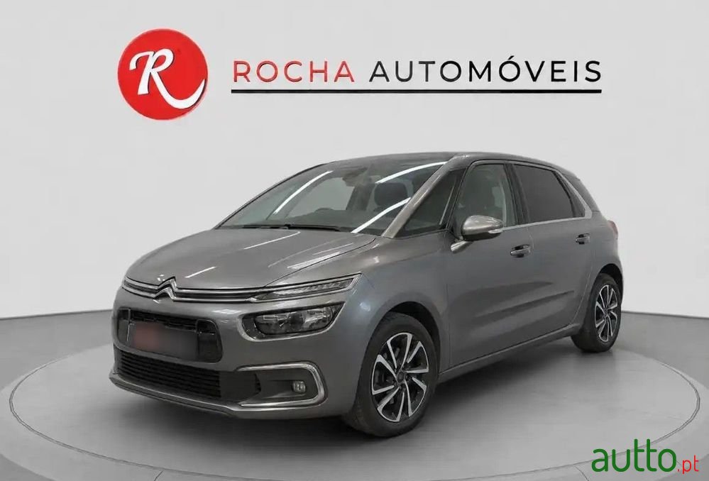 2017' Citroen C4 Picasso photo #1