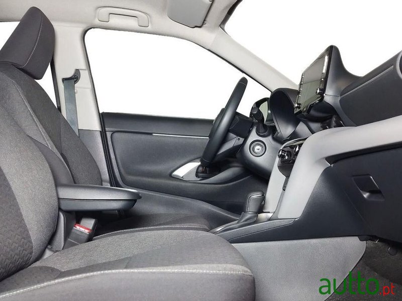 2023' Toyota Yaris Cross photo #6