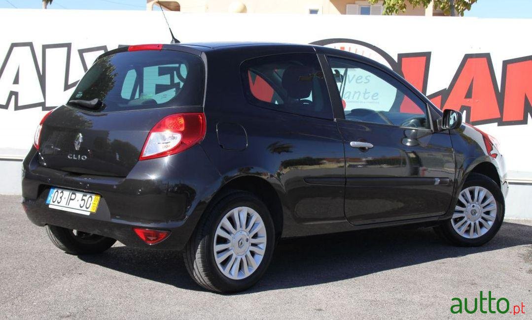 2009' Renault Clio Dynamique photo #1