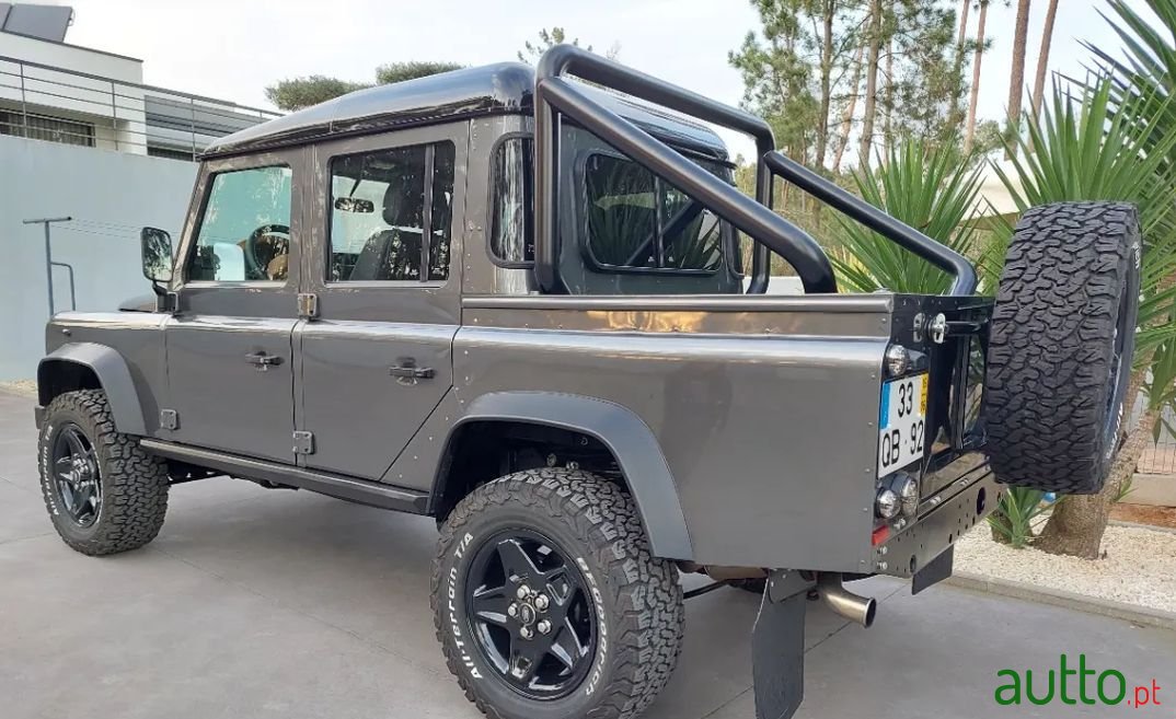 2015' Land Rover Defender photo #3