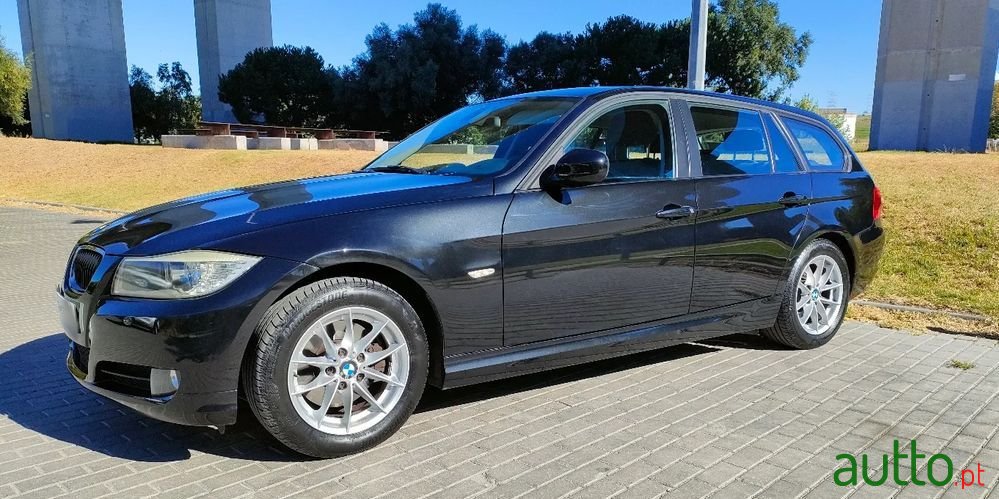 2012' BMW 318 D Touring Navigation photo #2