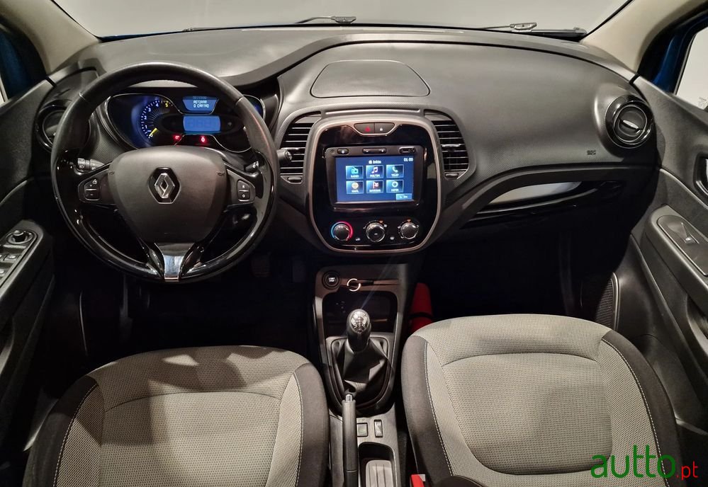 2015' Renault Captur photo #5