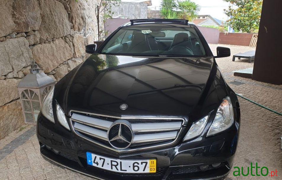 2011' Mercedes-Benz 220 Coupe photo #3