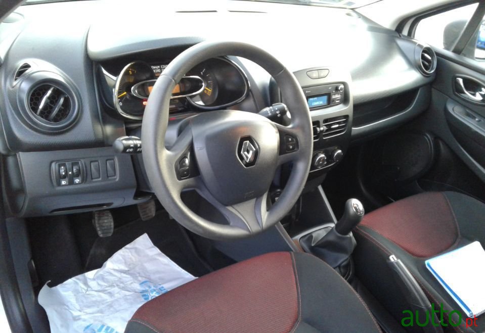2013' Renault Clio Sport Tourer photo #6