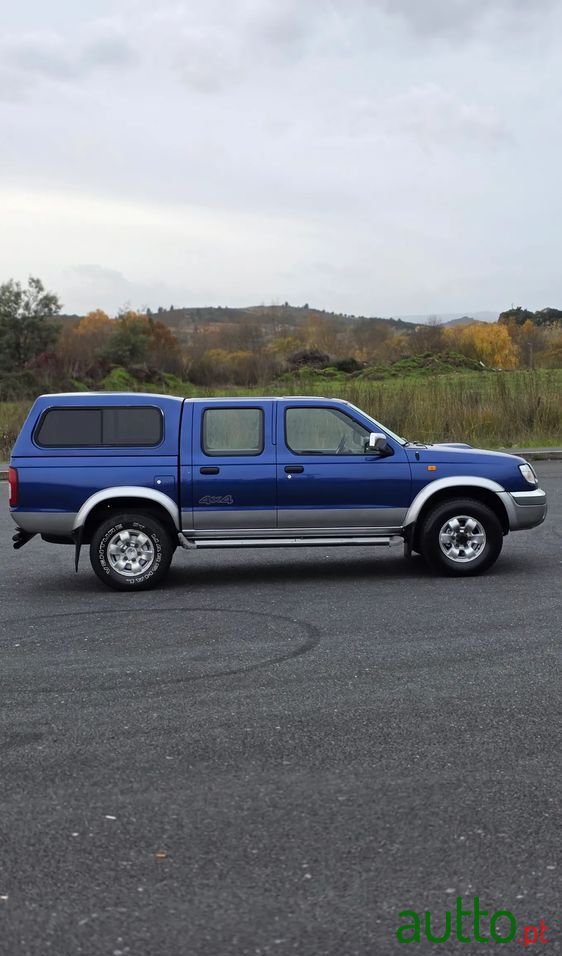 2000' Nissan Navara photo #2