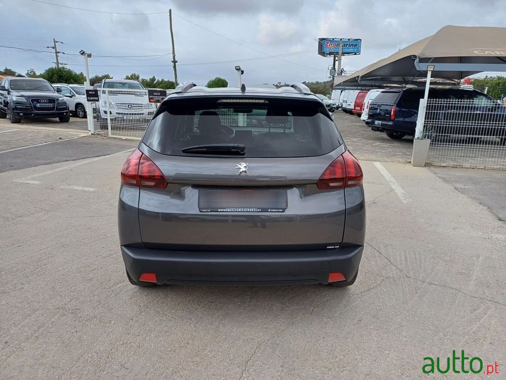 2019' Peugeot 2008 1.2 Puretech Style photo #4