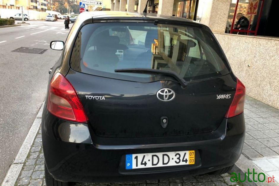 2007' Toyota Yaris photo #3