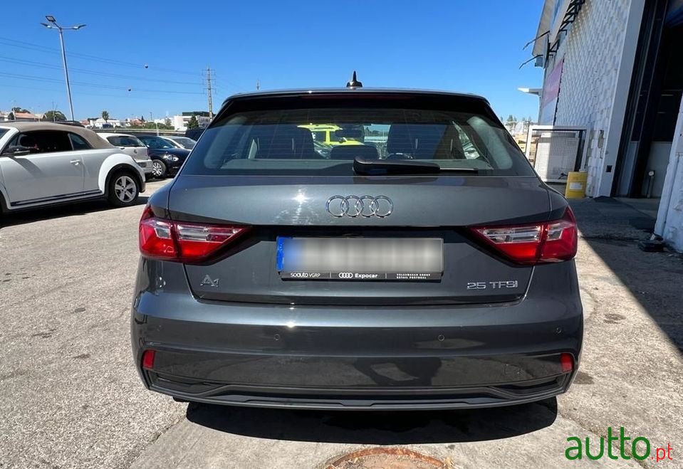 2022' Audi A1 Sportback photo #2