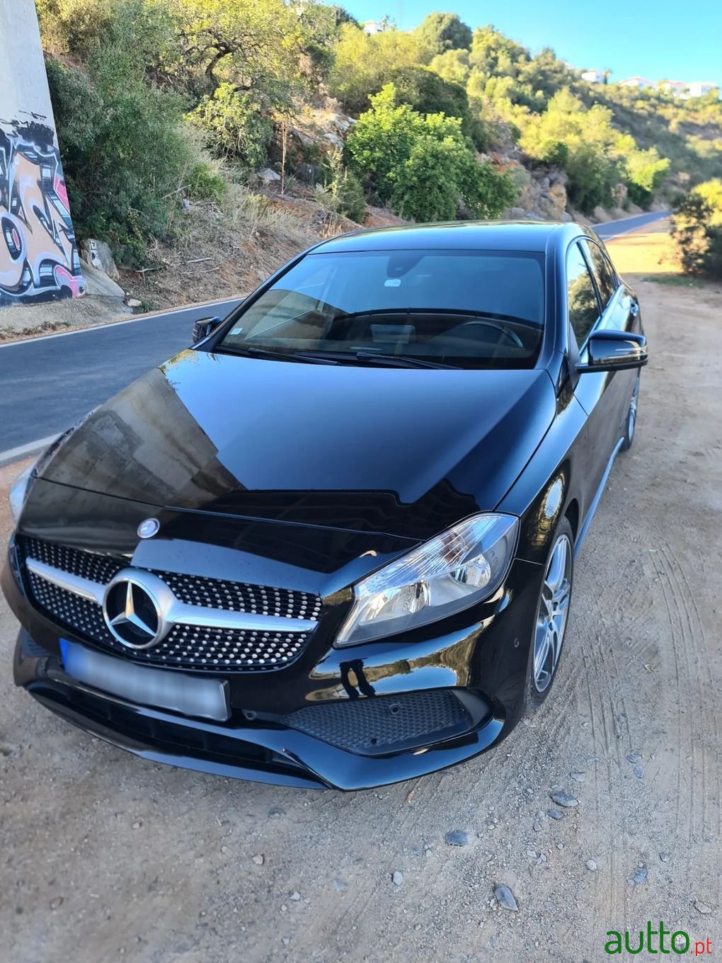 2015' Mercedes-Benz A-200 photo #2