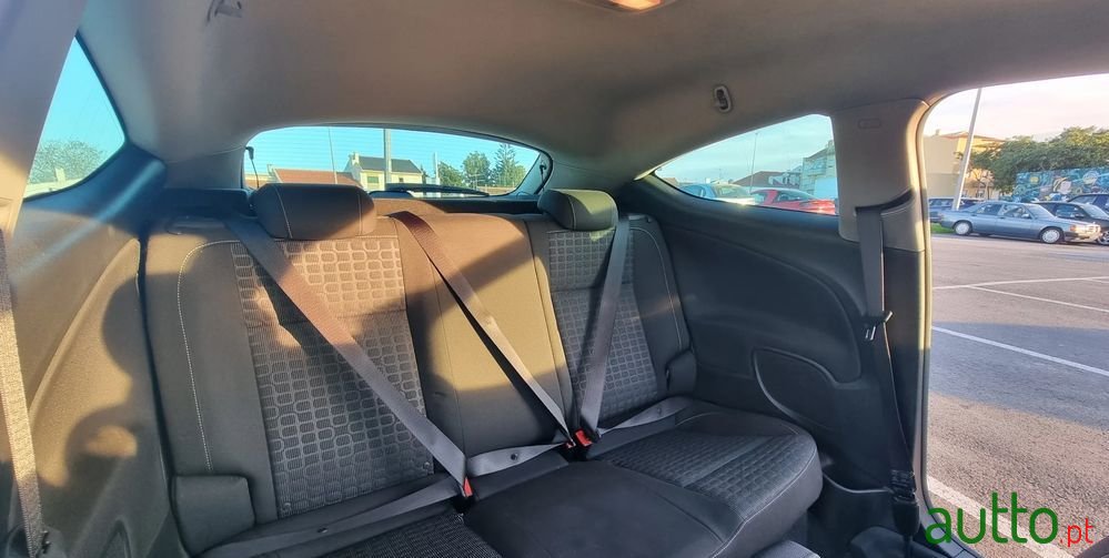 2013' Opel Astra Gtc photo #6