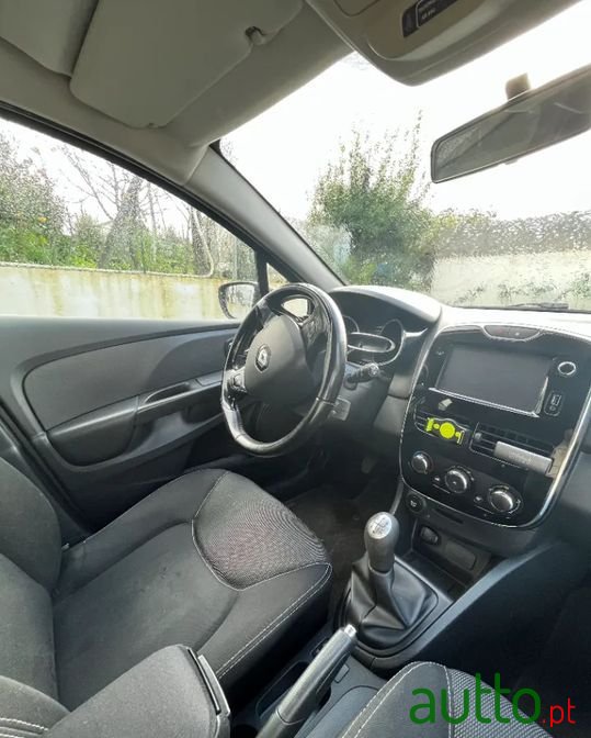 2015' Renault Clio photo #6