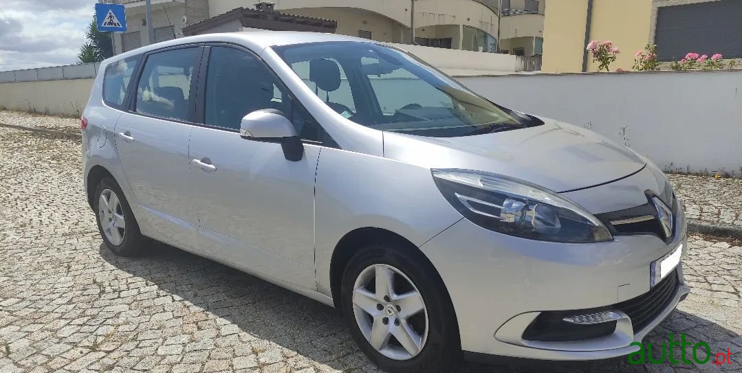 2014' Renault Grand Scenic photo #3