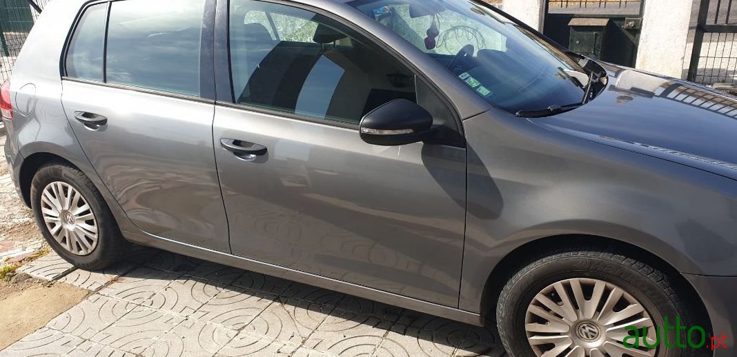 2011' Volkswagen Golf photo #2