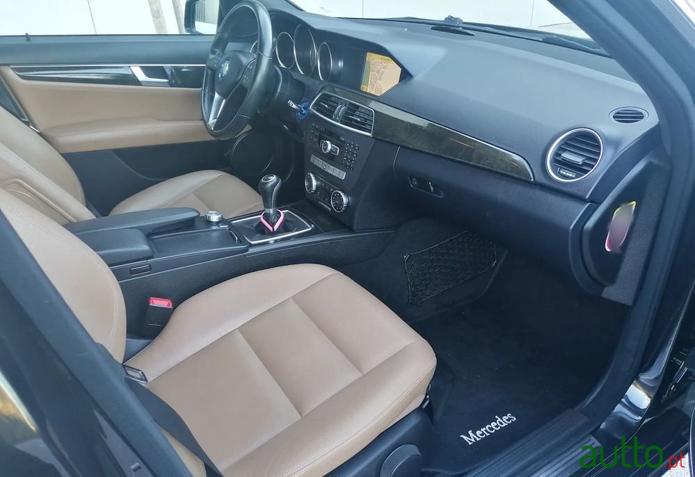 2011' Mercedes-Benz C 220 photo #6