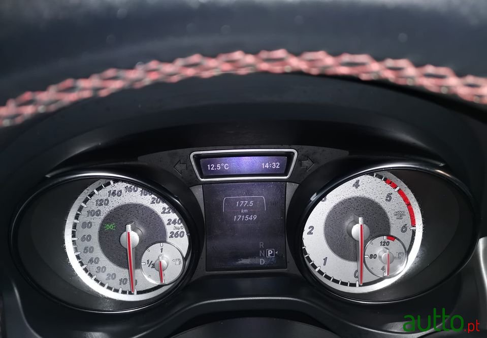 2013' Mercedes-Benz Cla-220 photo #4