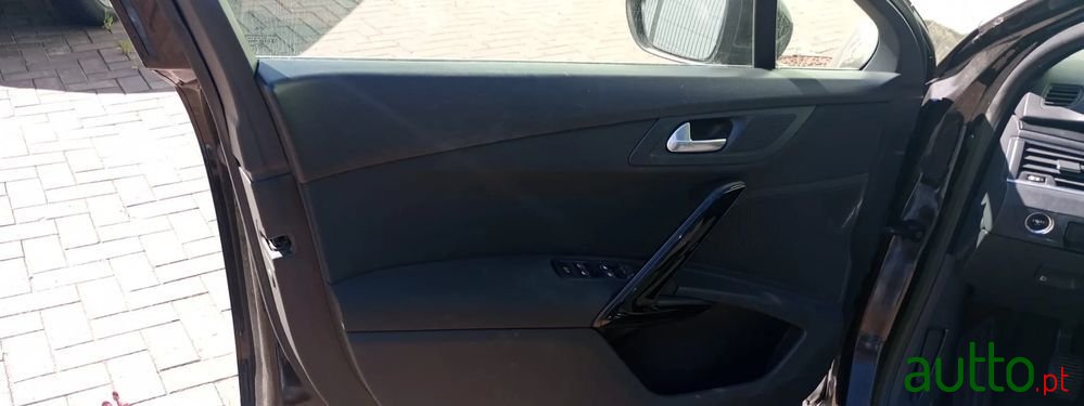 2011' Peugeot 508 Sw photo #6