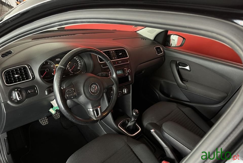 2013' Volkswagen Polo photo #4