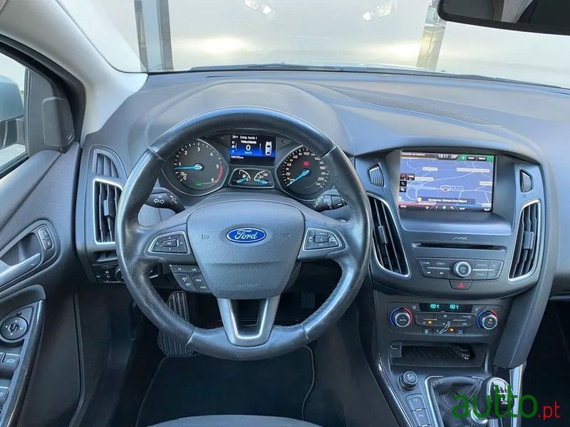 2015' Ford Focus Sw photo #3