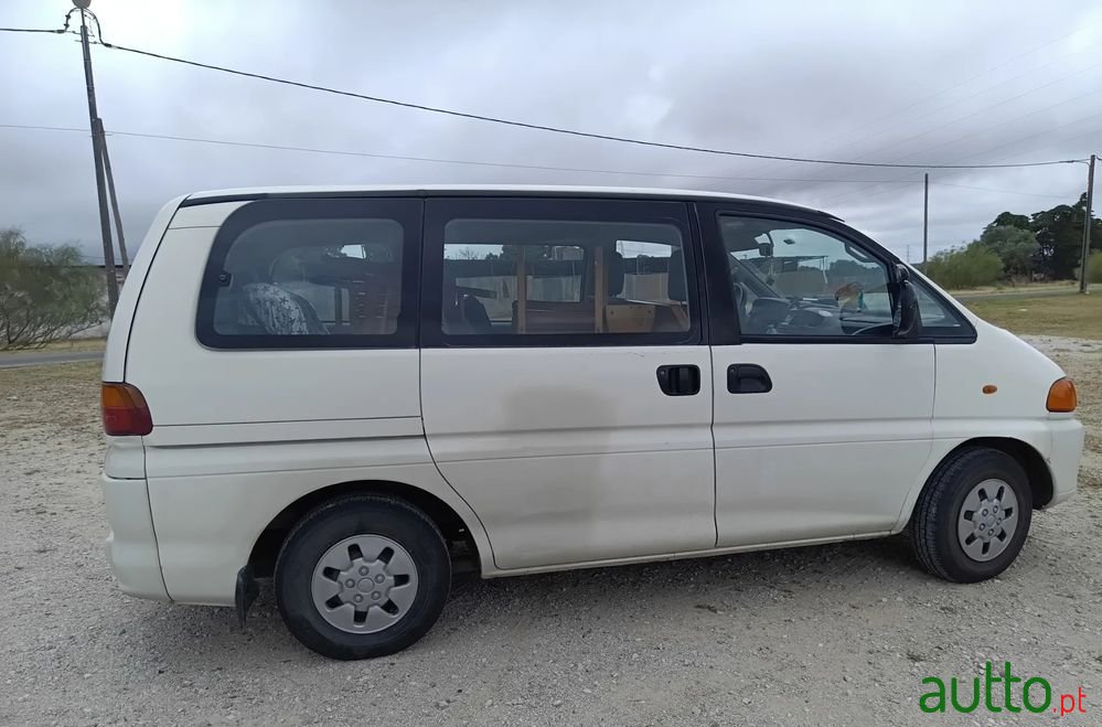 1997' Mitsubishi Space Gear photo #3