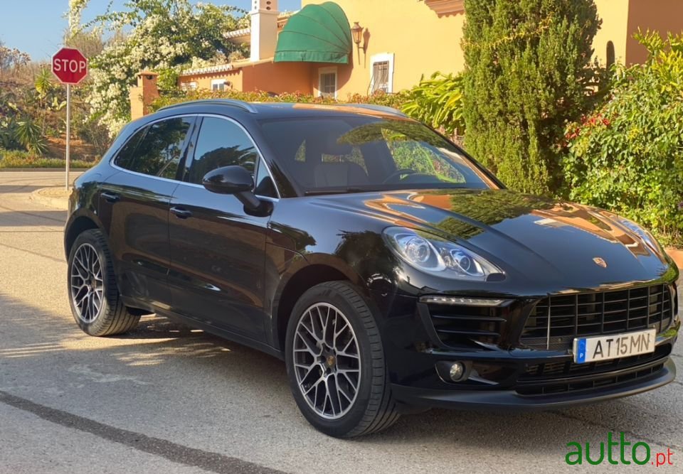 2017' Porsche Macan photo #2