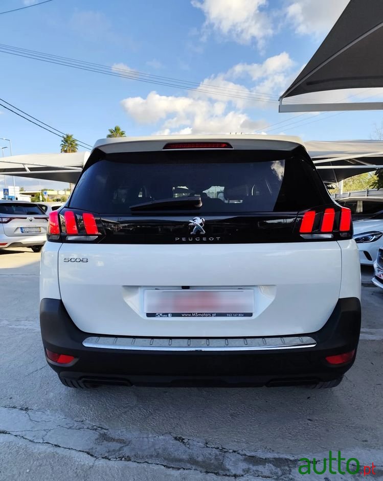 2022' Peugeot 5008 photo #6