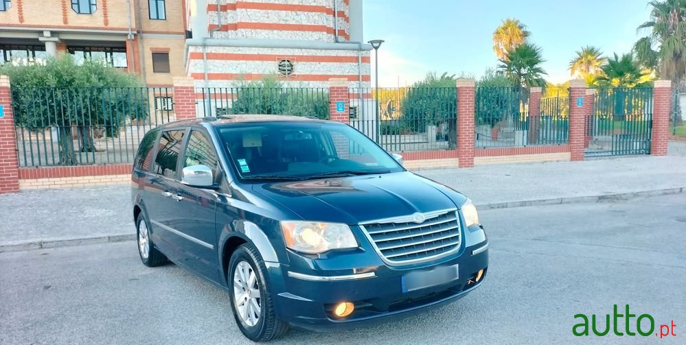 2008' Chrysler Grand Voyager photo #1