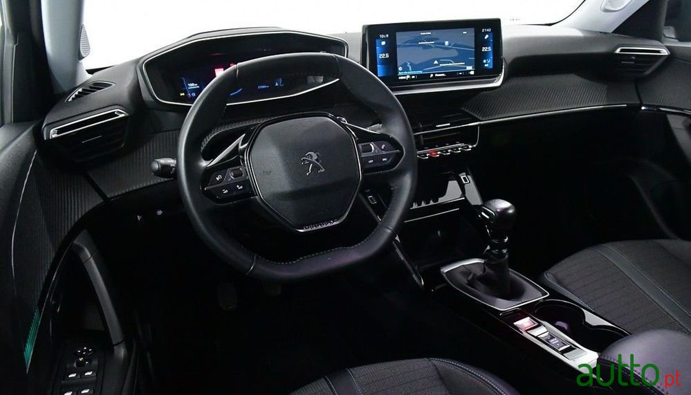 2023' Peugeot 2008 photo #3