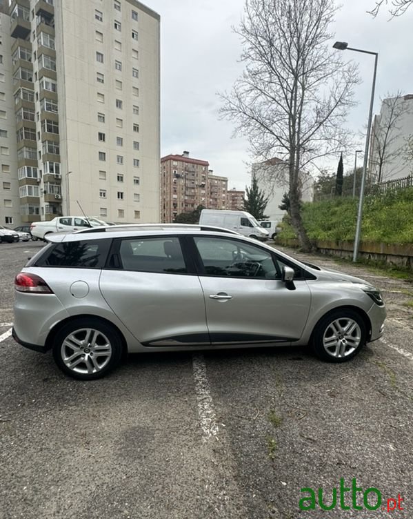 2019' Renault Clio Sport Tourer photo #4