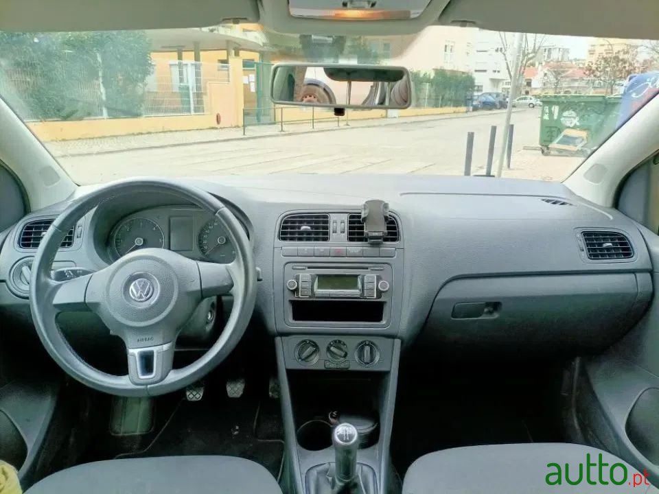2012' Volkswagen Polo photo #2