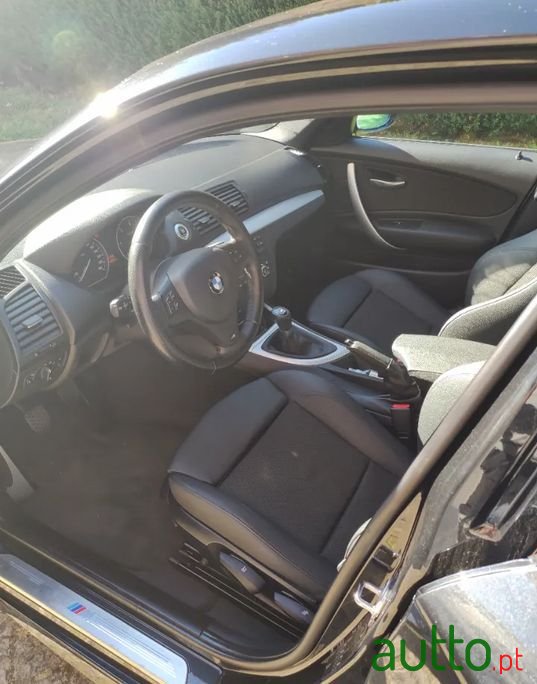 2008' BMW 123 photo #1