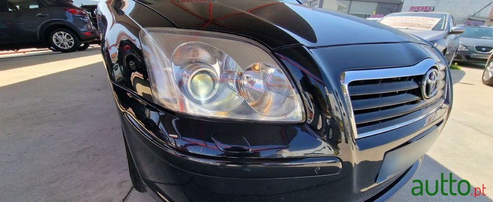 2004' Toyota Avensis Sw photo #4