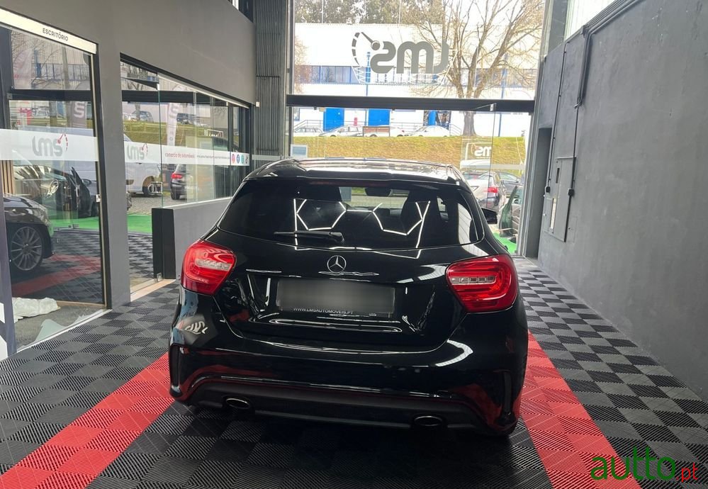 2013' Mercedes-Benz Classe A photo #5