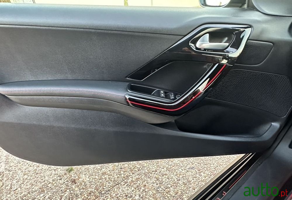 2016' Peugeot 208 photo #6