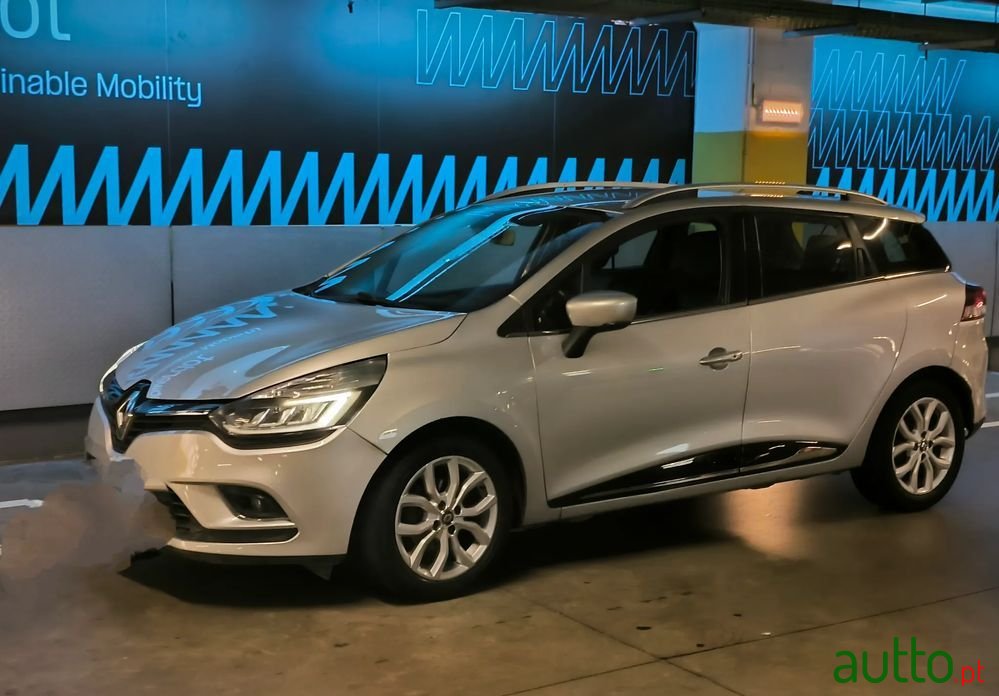 2017' Renault Clio Sport Tourer photo #1