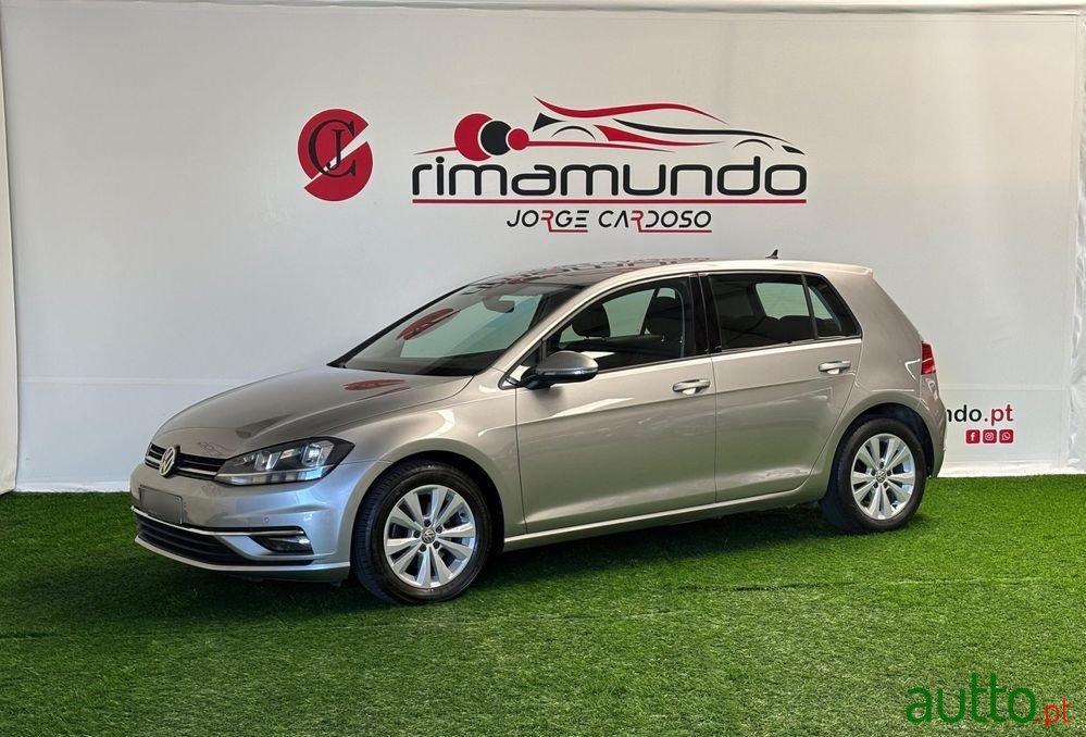 2017' Volkswagen Golf photo #3