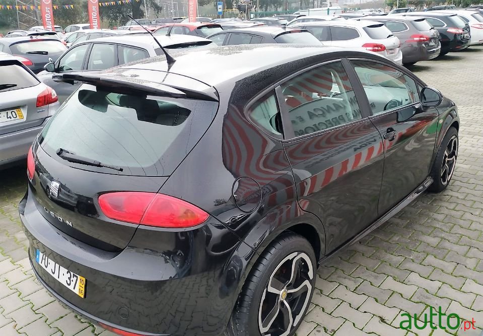 2010' SEAT Leon photo #4