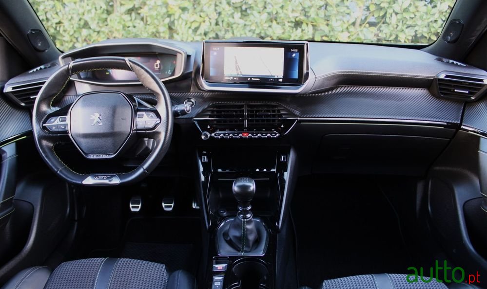 2020' Peugeot 2008 Gt Line photo #2