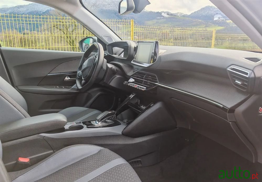 2020' Peugeot e-2008 Allure photo #4