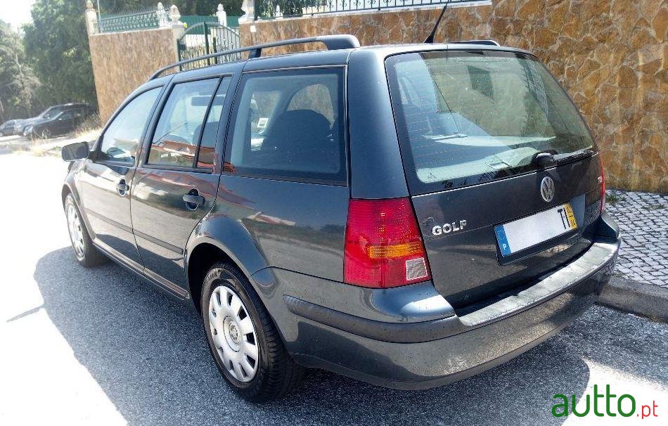 2002' Volkswagen Golf Variant photo #1