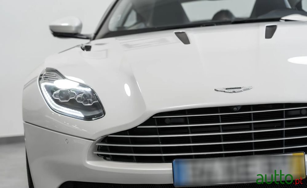 2019' Aston Martin DB11 Coupé photo #6