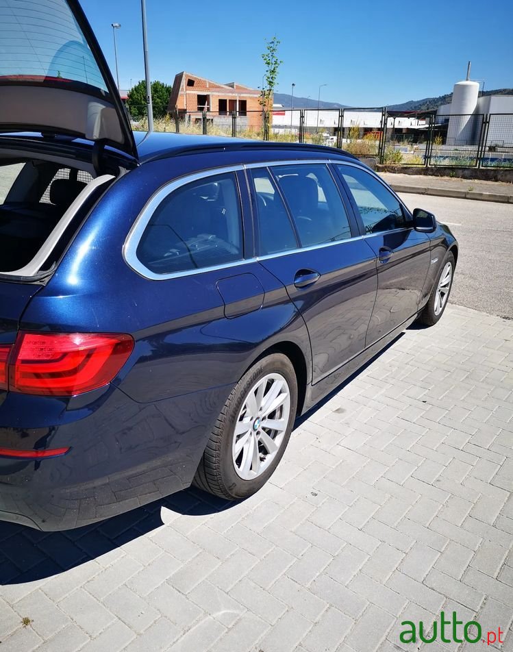 2012' BMW 520 Gran Turismo photo #2