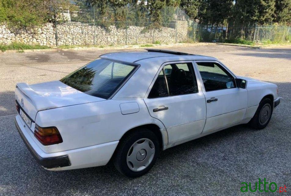 1991' Mercedes-Benz E-200 photo #1