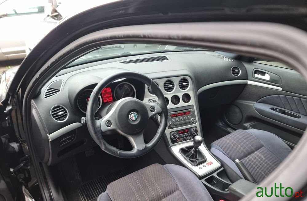 2010' Alfa Romeo 159 Sportwagon photo #4