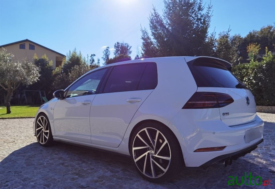 2017' Volkswagen Golf photo #3