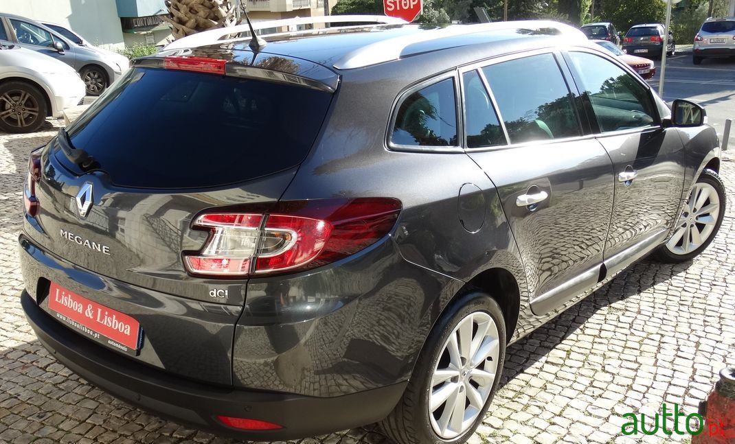 2012' Renault Megane Sport Tourer photo #3