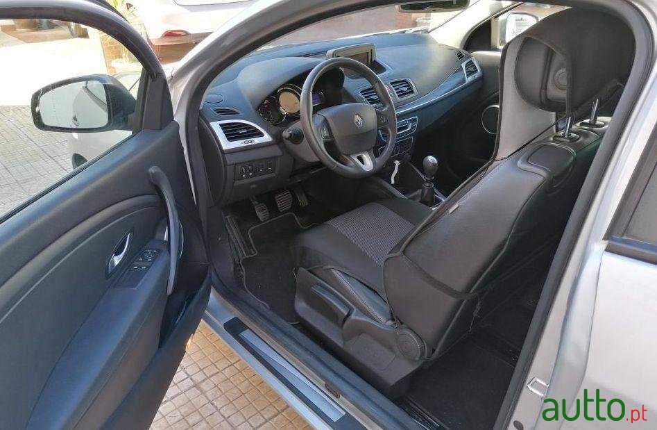 2010' Renault Megane 3 photo #3