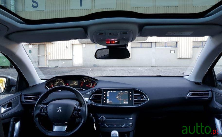 2015' Peugeot 308 photo #2