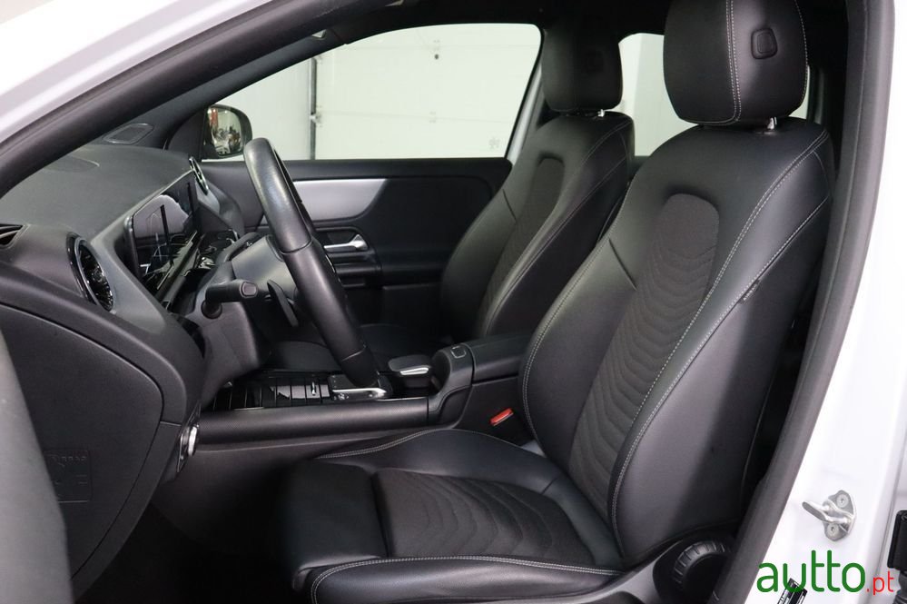 2022' Mercedes-Benz Classe Gla E Style photo #6