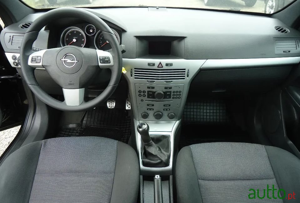 2007' Opel Astra Gtc photo #5