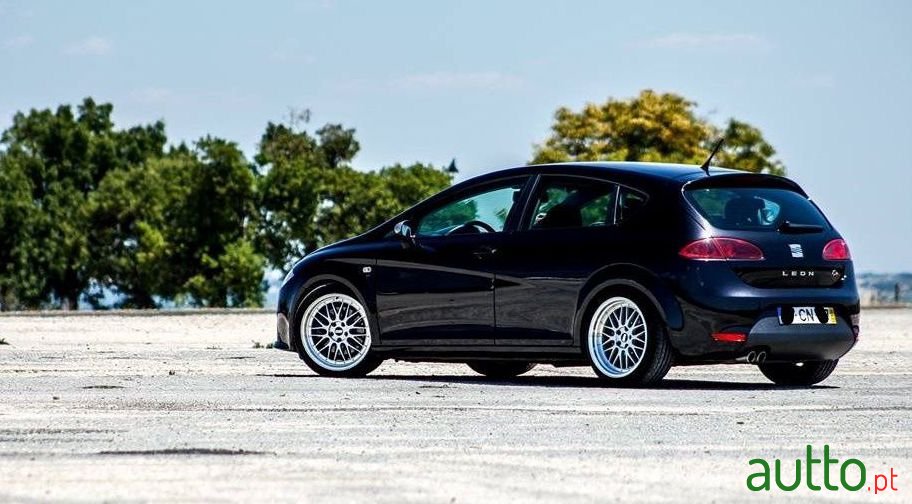 2006' SEAT Leon photo #3